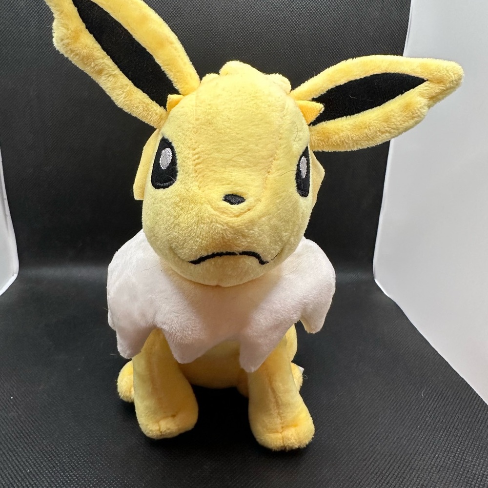 Takara Tomy Pokemon Jolteon 7inch Sitting Plush